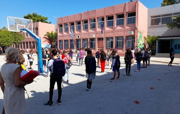 «Πρώτο κουδούνι» με μέτρα και μηνύματα για ασφαλή σχολική χρονιά