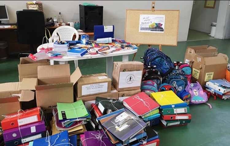 34 κούτες με σχολικά είδη για παιδιά που έχουν ανάγκη