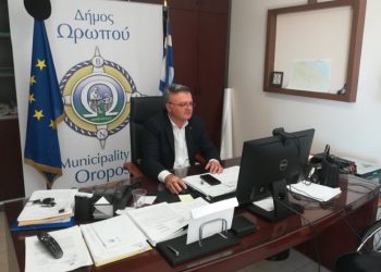 Ο δήμαρχος Ωρωπού στην τηλεδιάσκεψη με τον πρωθυπουργό Κυριάκο Μητσοτάκη