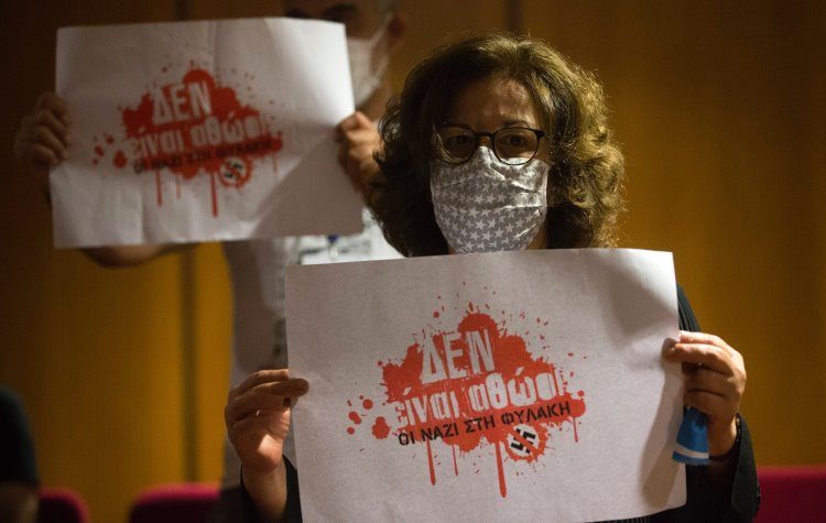 «Στο μαύρο του φασισμού απαντάμε με τις μελωδίες της ζωής» (Βίντεο)