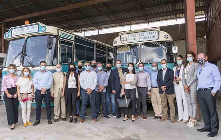 Ξενάγηση της Επιτροπής Ηγεσίας του AmCham στα μουσειακά λεωφορεία από τον Όμιλο Σαρακάκη