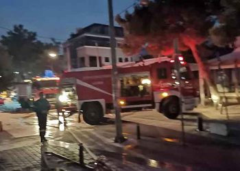 Καταστράφηκε ολοσχερώς από εμπρησμό καφετέρια στην πλατεία Αναλήψεως