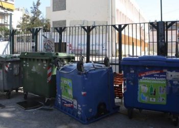 Ελ. Δάβαρη: «Έλλειψη από κάδους λόγω οδοφραγμάτων σε σχολεία της πόλης»
