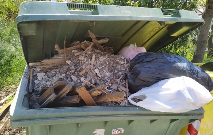 «Καμπανάκι» προστίμων από τον Δήμο για τη διαδικασία απόρριψης ογκωδών - κλαδιών