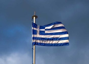 Σημαίες μοιράζει ο Δήμος ενόψει 28ης Οκτωβρίου