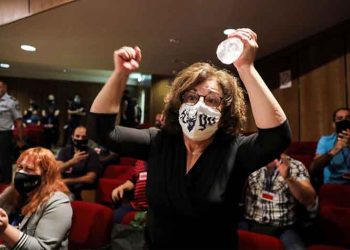 Η Δημοκρατία νίκησε