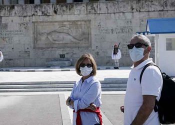 Στη δίνη της πανδημίας