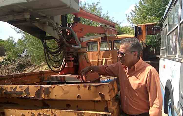 Επιστολή του Αργύρη Ντινόπουλου προς τον δήμαρχο για τα παροπλισμένα αυτοκίνητα