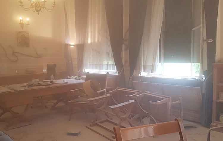 Εισβολή ομάδας κουκουλοφόρων στο Γραφείο του Πρύτανη ΟΠΑ