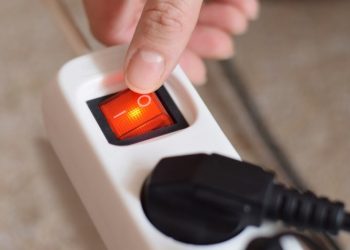 Επιτροπή επανασύνδεσης ηλεκτρικού ρεύματος από τον Δήμο