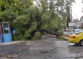 «Βομβαρδισμένο» τοπίο το Ηράκλειο από τη νεροποντή - Τραυματίες και καταστροφές (φωτο)