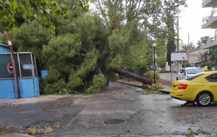 «Βομβαρδισμένο» τοπίο το Ηράκλειο από τη νεροποντή - Τραυματίες και καταστροφές (φωτο)