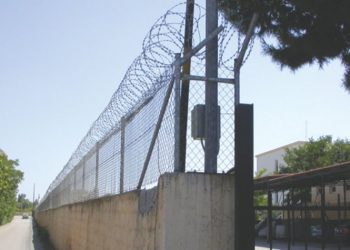 Ηλ. Αποστολόπουλος: «Δεν θα στεγάσει μετανάστες το στρατόπεδο “Φακίνου”»