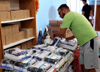 Σχολικά είδη σε ευπαθείς οικογένειες του Αμαρουσίου από Δήμο και Περιφέρεια