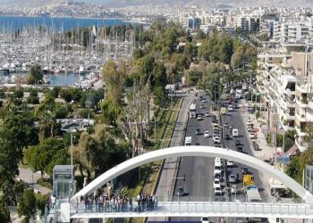 Εγκαίνια για την πεζογέφυρα στην παραλία Αλίμου