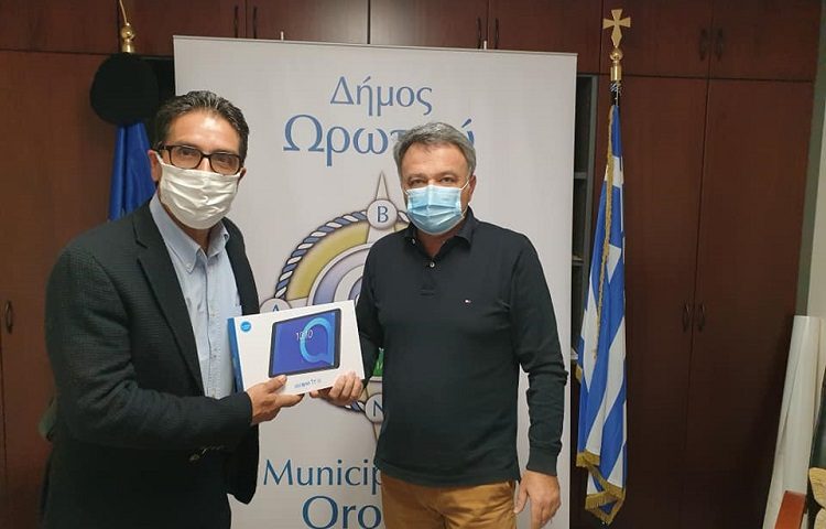 Ενισχύθηκε ο εξοπλισμός των σχολείων του Ωρωπού με tablets και laptops