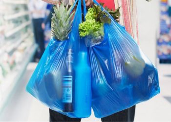 Διανομή προϊόντων σε ωφελούμενους ΤΕΒΑ στην Καισαριανή