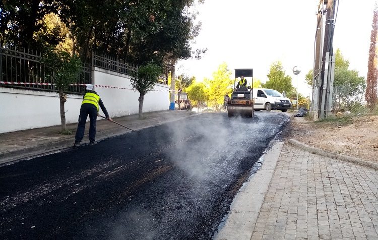Συνεχίζονται οι ασφαλτοστρώσεις στη Φιλοθέη