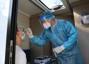 Τεστ κορωνοϊού με 45 ευρώ για τα σχολεία - Νέα κρούσματα σε μονάδες