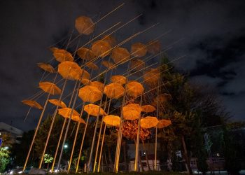 Στα «πορτοκαλί» οι ομπρέλες Ζογγολόπουλου για την εξάλειψη της βίας κατά των γυναικών