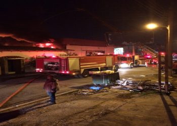 Υδροφόρα του Δήμου στην κατάσβεση πυρκαγιάς στον Ταύρο