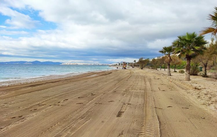 Μηχανικός καθαρισμός των ακτών του Δήμου