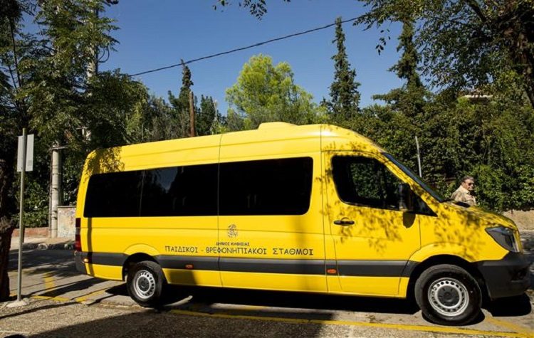 Δανειστική βιβλιοθήκη - σχολικό λεωφορείο από τους παιδικούς σταθμούς του Δήμου