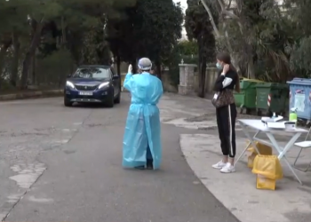 Δείγμα… αρνητικό από τα rapid test του ΕΟΔΥ και την προσέλευση (Φωτογραφίες)