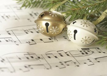 Εγκατάσταση ηχοσυστήματος με εορταστικές μελωδίες στους κεντρικούς δρόμους της πόλης