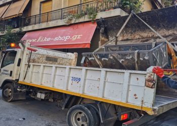 Εγκαταλελειμμένα τρέιλερ απομακρύνει ο Δήμος