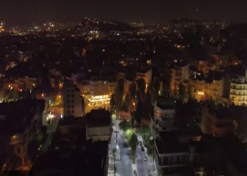 Χριστουγεννιάτικη ατμόσφαιρα στον Βύρωνα (βίντεο)