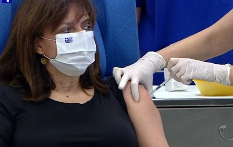Εμβολιάστηκαν η Πρόεδρος της Δημοκρατίας και ο πρωθυπουργός
