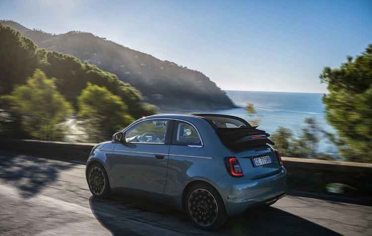 Το νέο ηλεκτρικό Fiat 500 συνεχίζει ασταμάτητο να κατακτά διακρίσεις