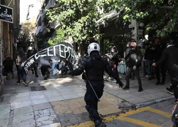 «Εκτός των Τειχών»: «Κάτω τα χέρια από τους αγωνιστές, αυτές οι μέρες είναι του Αλέξη»