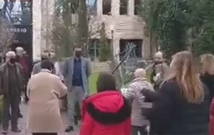 Τα κάλαντα στον δήμαρχο είπαν τα μέλη της λέσχης ΑμεΑ «ΚΡΙΚΟΣ» (βίντεο)