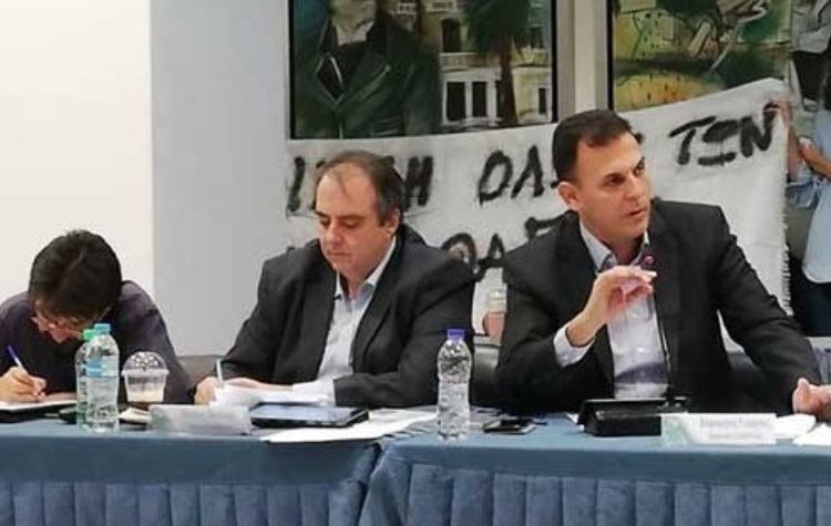 #ΕΝΩΜΕΝΟ ΜΑΡΟΥΣΙ: «Βυθίζετε την πόλη στη μετριότητα»