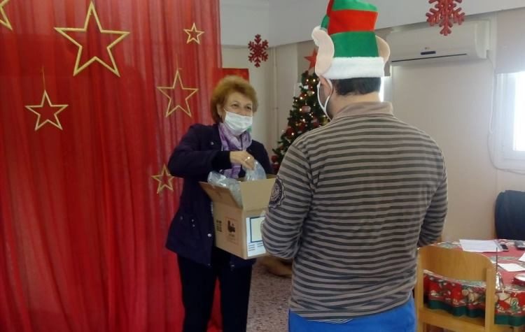 Μοίρασε δώρα και ευχές στο Στουπάθειο Ίδρυμα ο Δήμος