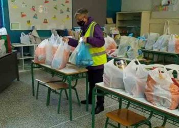 Τρόφιμα για το Κοινωνικό Παντοπωλείο από το 1ο Δημοτικό σχολείο