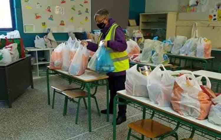 Τρόφιμα για το Κοινωνικό Παντοπωλείο από το 1ο Δημοτικό σχολείο