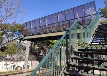 Αντικατάσταση της πεζογέφυρας του ΗΣΑΠ στη Μελ. Μερκούρη και Ικάρων ζητά ο Δήμος