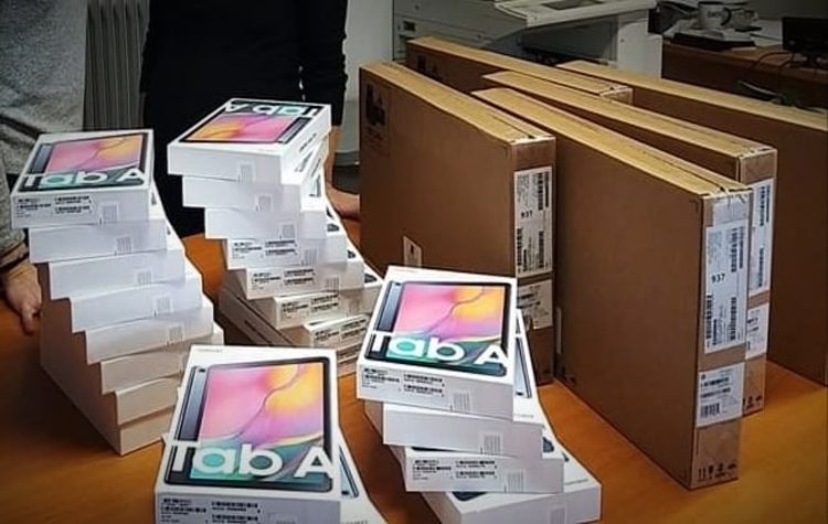 Tablets και φορητοί υπολογιστές στα σχολεία του Αλίμου