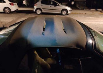 Βανδαλισμοί σε αυτοκίνητα του Αργύρη Ντινόπουλου έξω από το σπίτι του