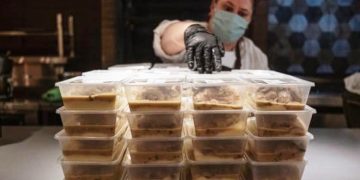 Μεταρρυθμίσεις πάνω σε… πιάτα συσσιτίων