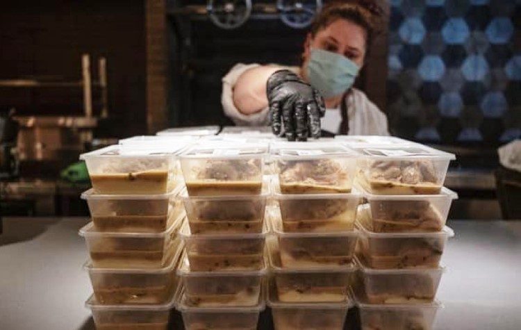 Μεταρρυθμίσεις πάνω σε… πιάτα συσσιτίων