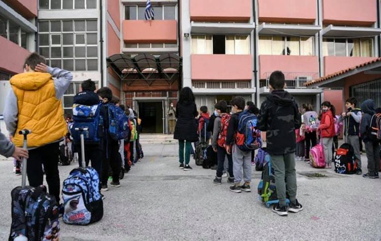 Με ενισχυμένα μέτρα προστασίας άνοιξαν τα σχολεία στη Γλυφάδα