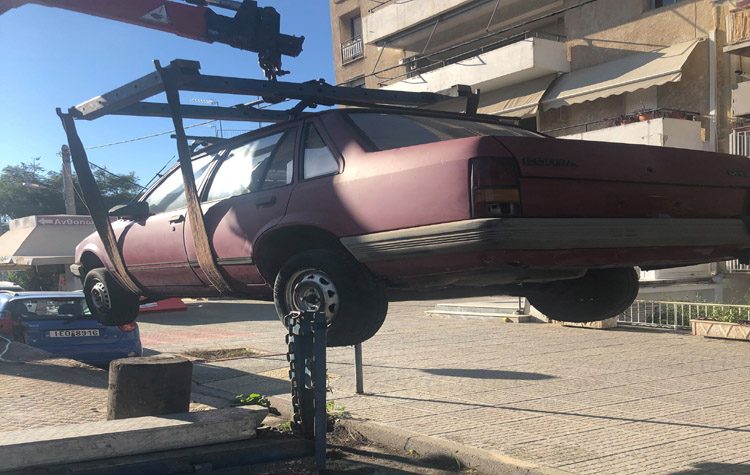 «Επιχείρηση» απόσυρσης των εγκαταλελειμμένων οχημάτων συνέχεια