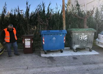 Καφέ κάδοι τοποθετήθηκαν στο Λόφο Πανί