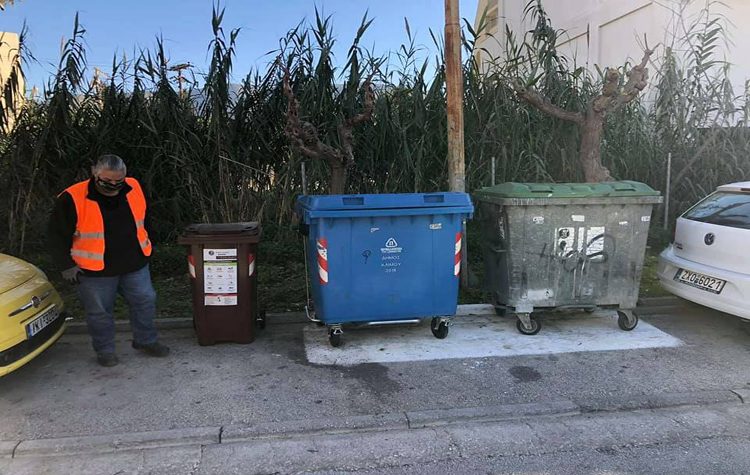 Καφέ κάδοι τοποθετήθηκαν στο Λόφο Πανί