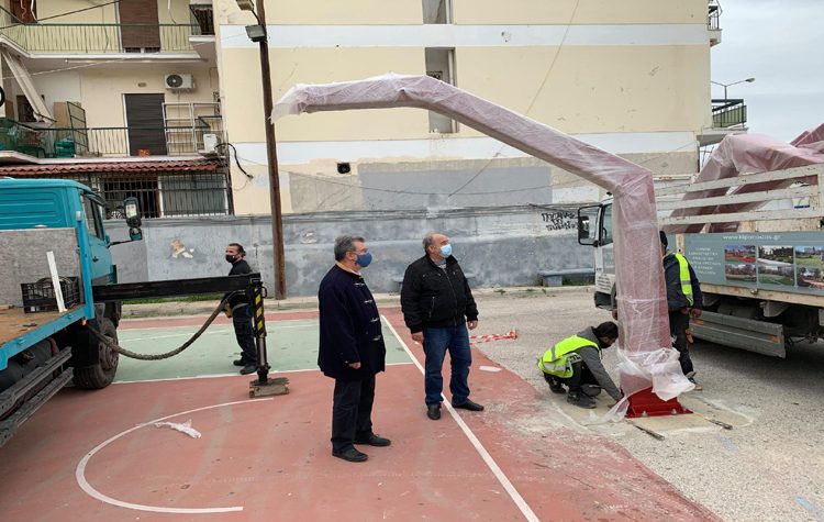 Επιχείρηση αντικατάστασης μπασκετών σε σχολεία