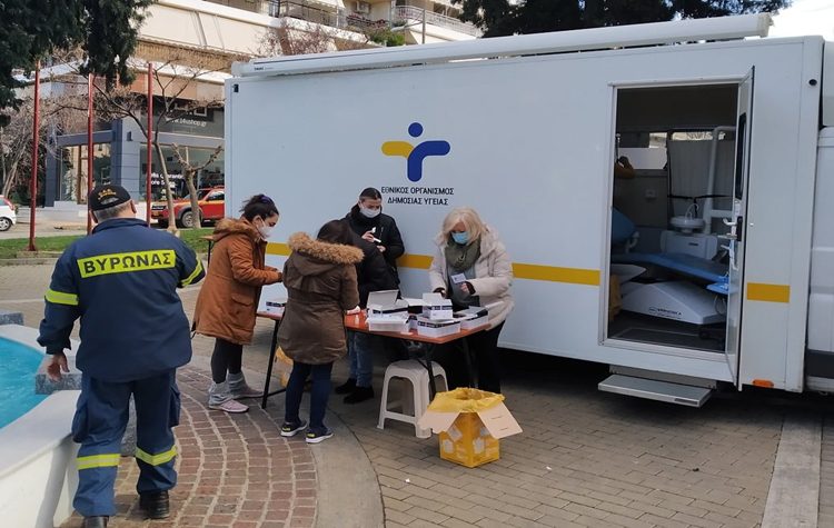 Rapid tests σε εξέλιξη στο πάρκο Καραολή και Δημητρίου